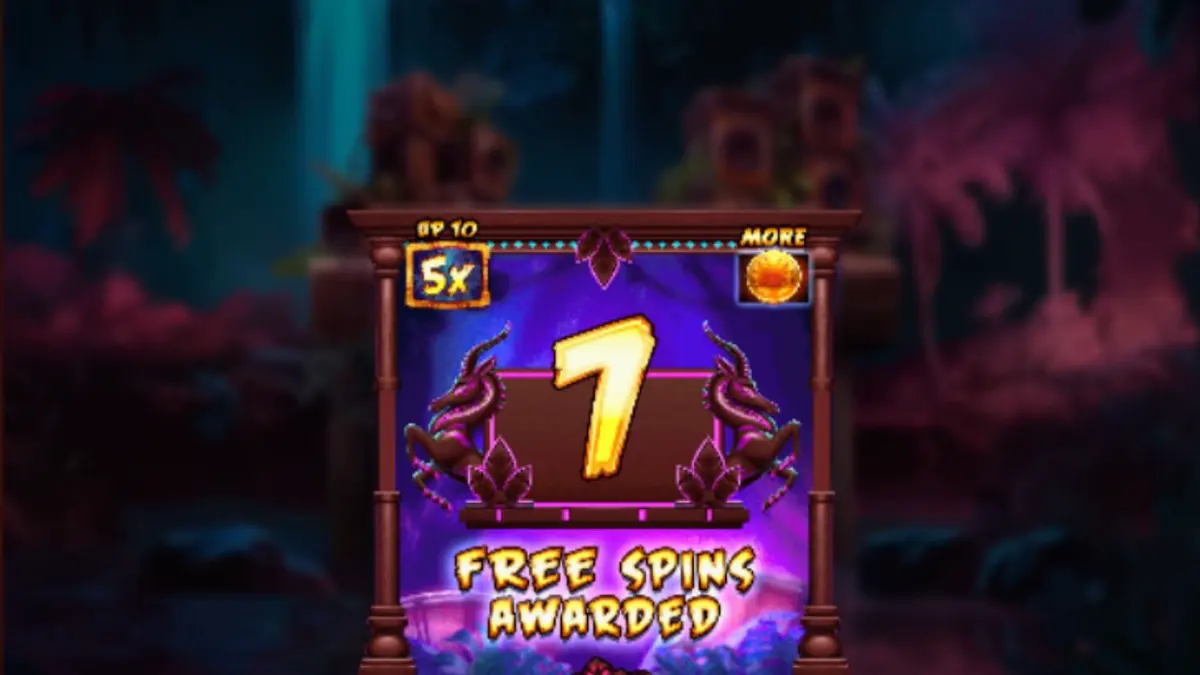 Isang makulay na jungle-themed slot machine na may mga simbolo ng gorilla at prutas.